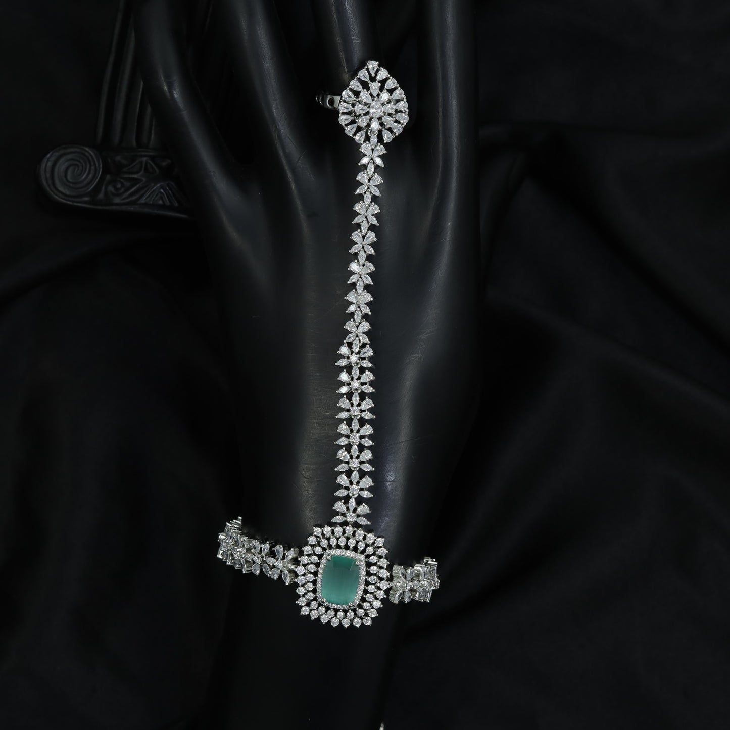 Square Frame Centre Panja with Triple Row Link Chain Design