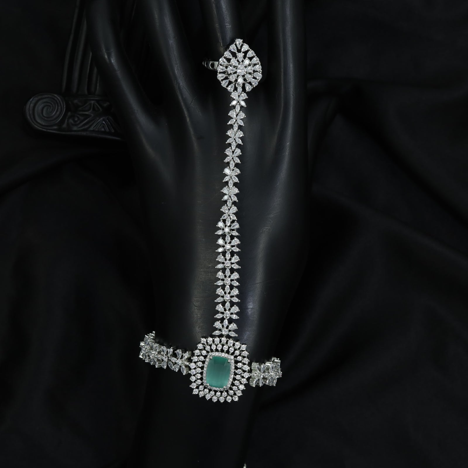 Square Frame Centre Panja with Triple Row Link Chain Design