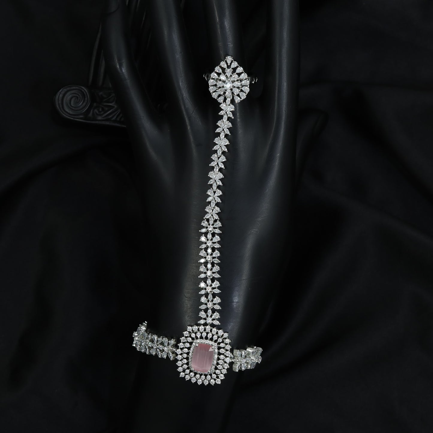 Square Frame Centre Panja with Triple Row Link Chain Design