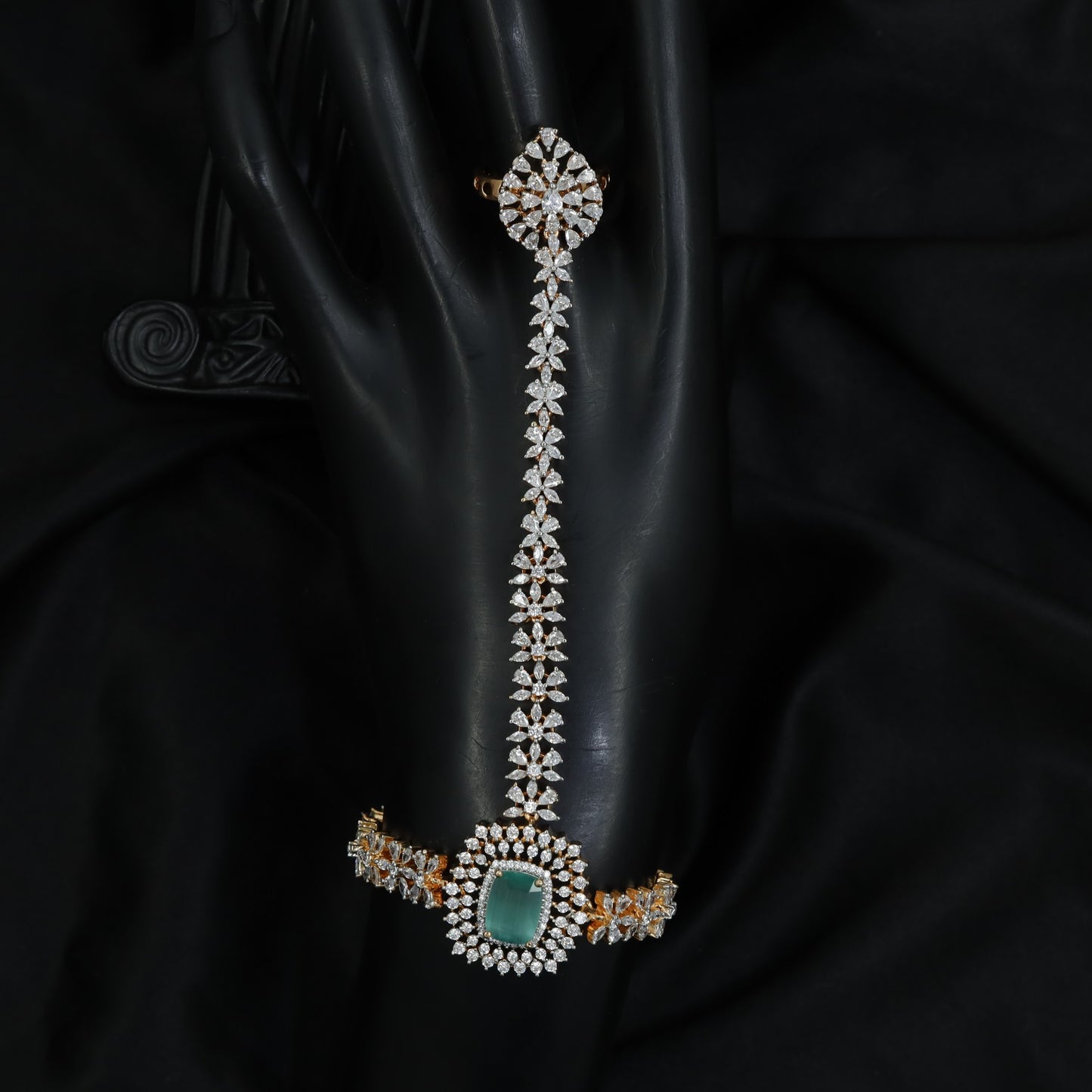 Square Frame Centre Panja with Triple Row Link Chain Design