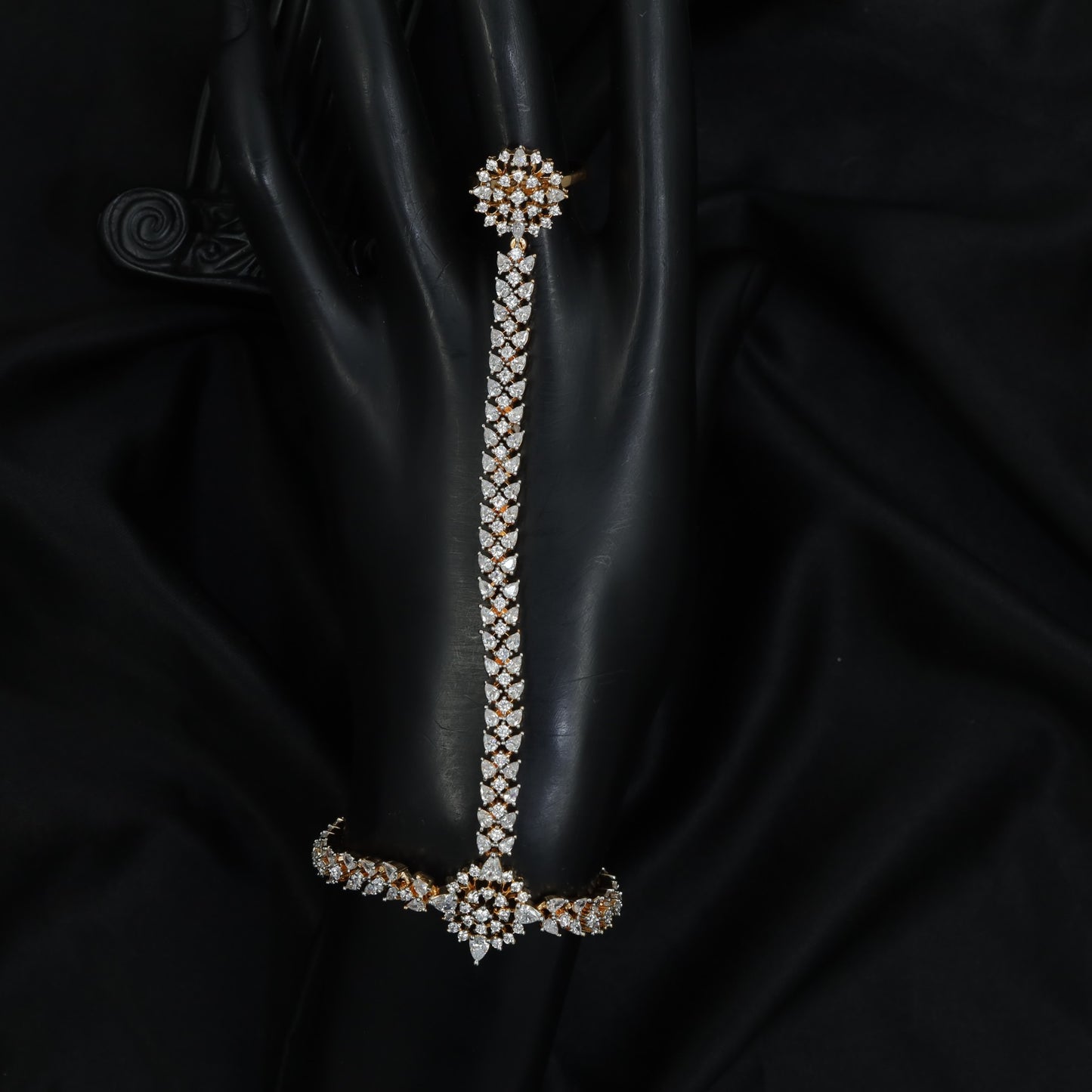 Linear Link Hand Panja with Ornate Round Centre Design