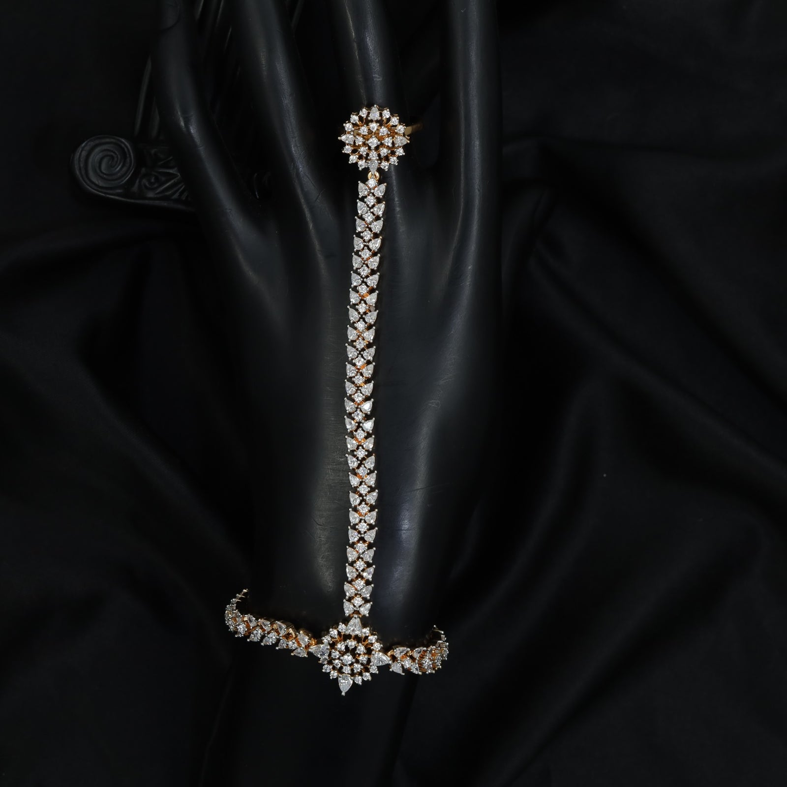 Linear Link Hand Panja with Ornate Round Centre Design