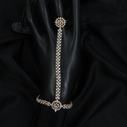 Linear Link Hand Panja with Ornate Round Centre Design