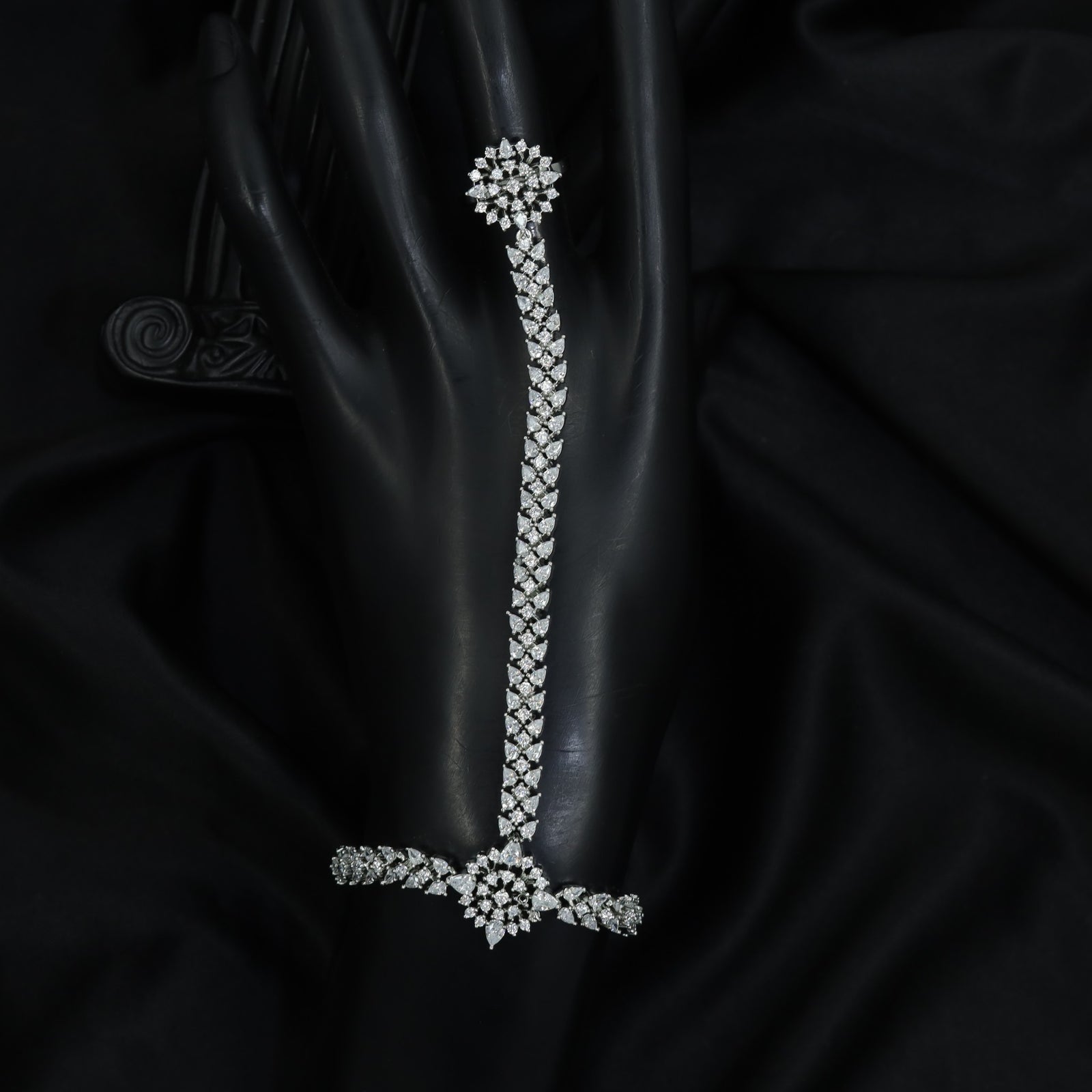Linear Link Hand Panja with Ornate Round Centre Design