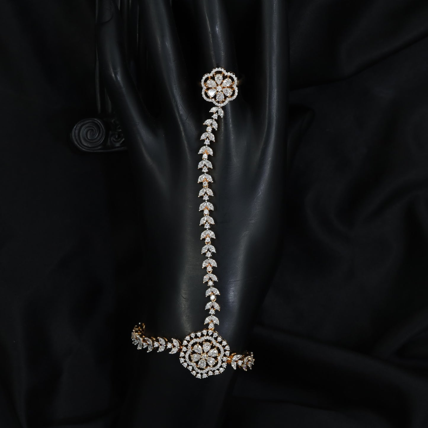 Radiant Floral Medallion Panja with Leaf Link Chain Design