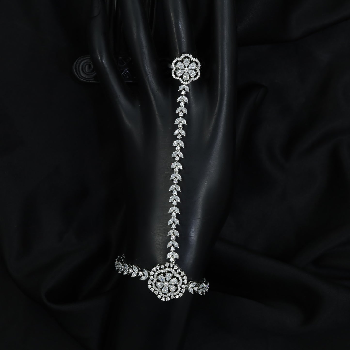 Radiant Floral Medallion Panja with Leaf Link Chain Design