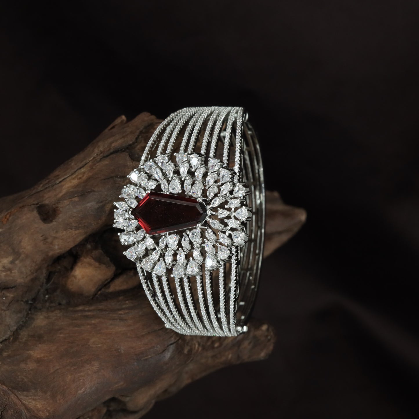 Crossvine Crest Kada with Curved Border Construction