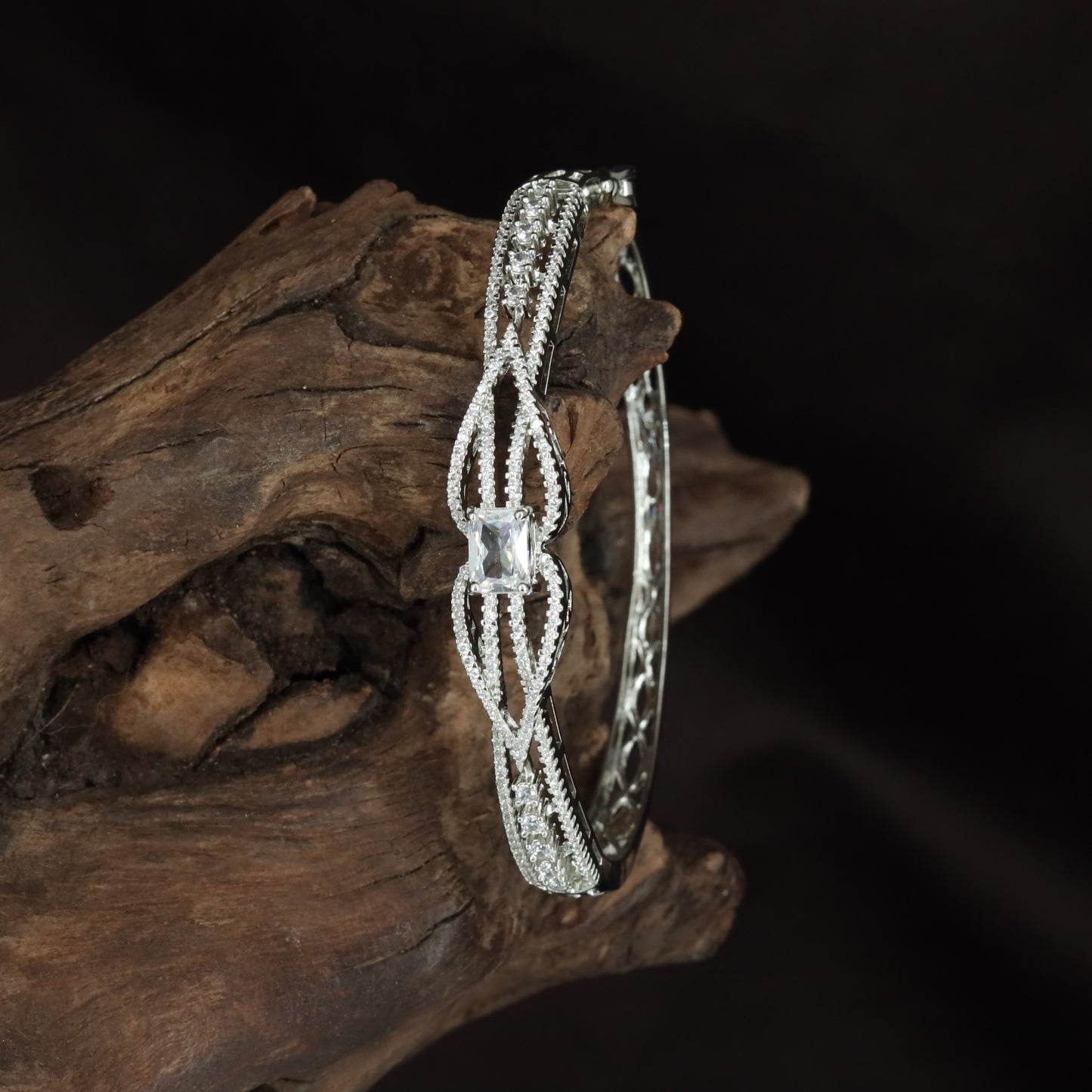 Braided Curve Kada with Framed Centre Styling