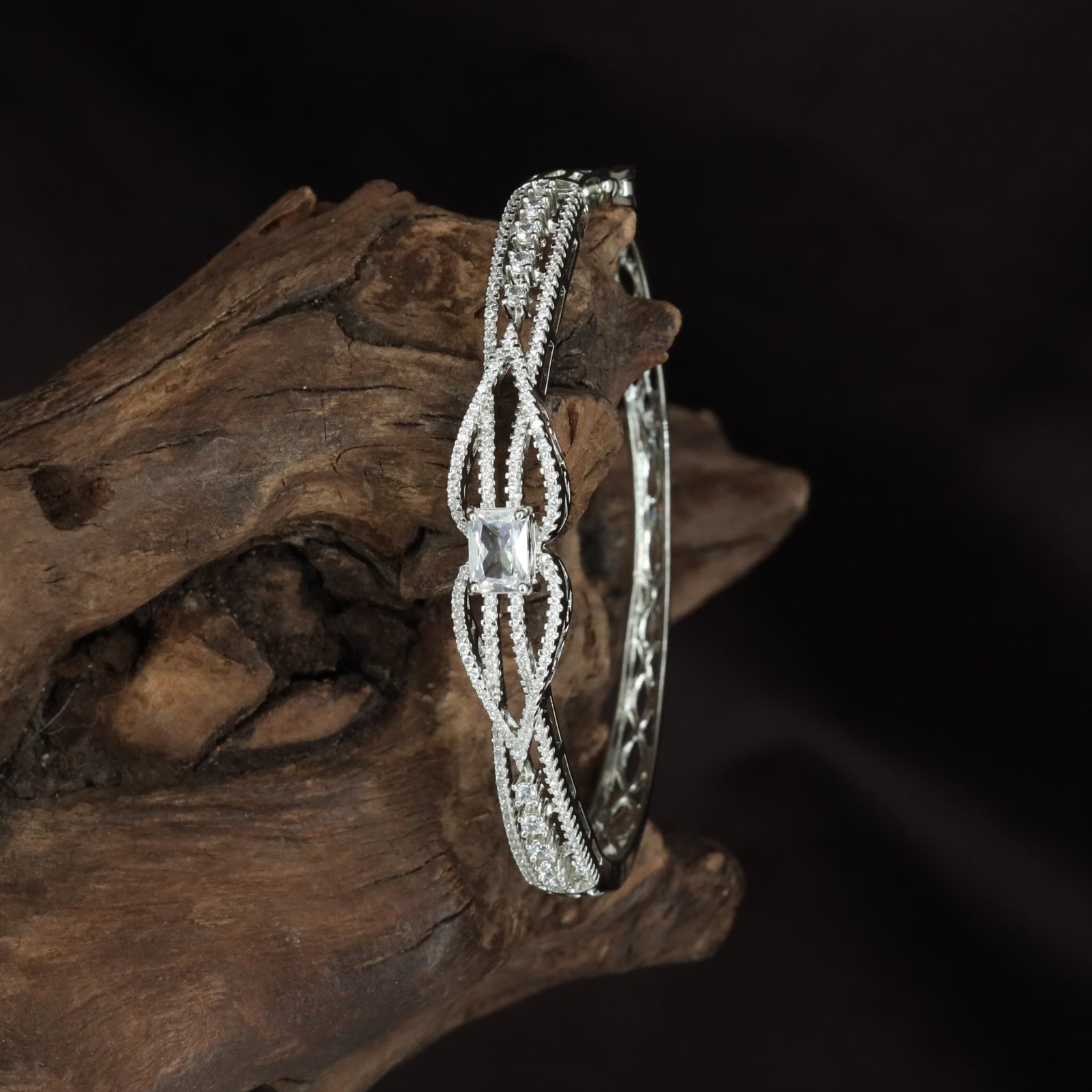 Braided Curve Kada with Framed Centre Styling