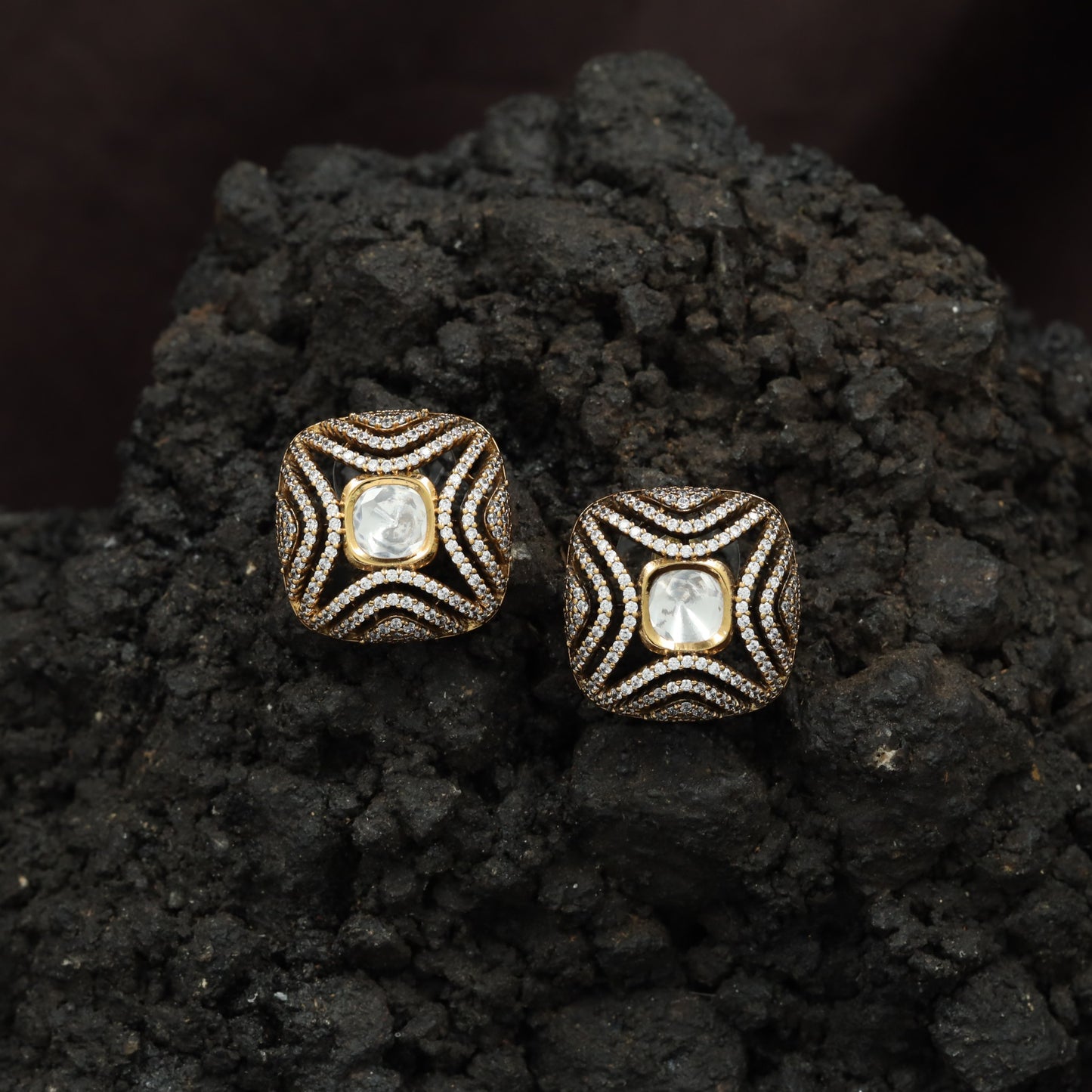 Regal Geometric Kundan Stud Earrings With Layered Square Frame Design