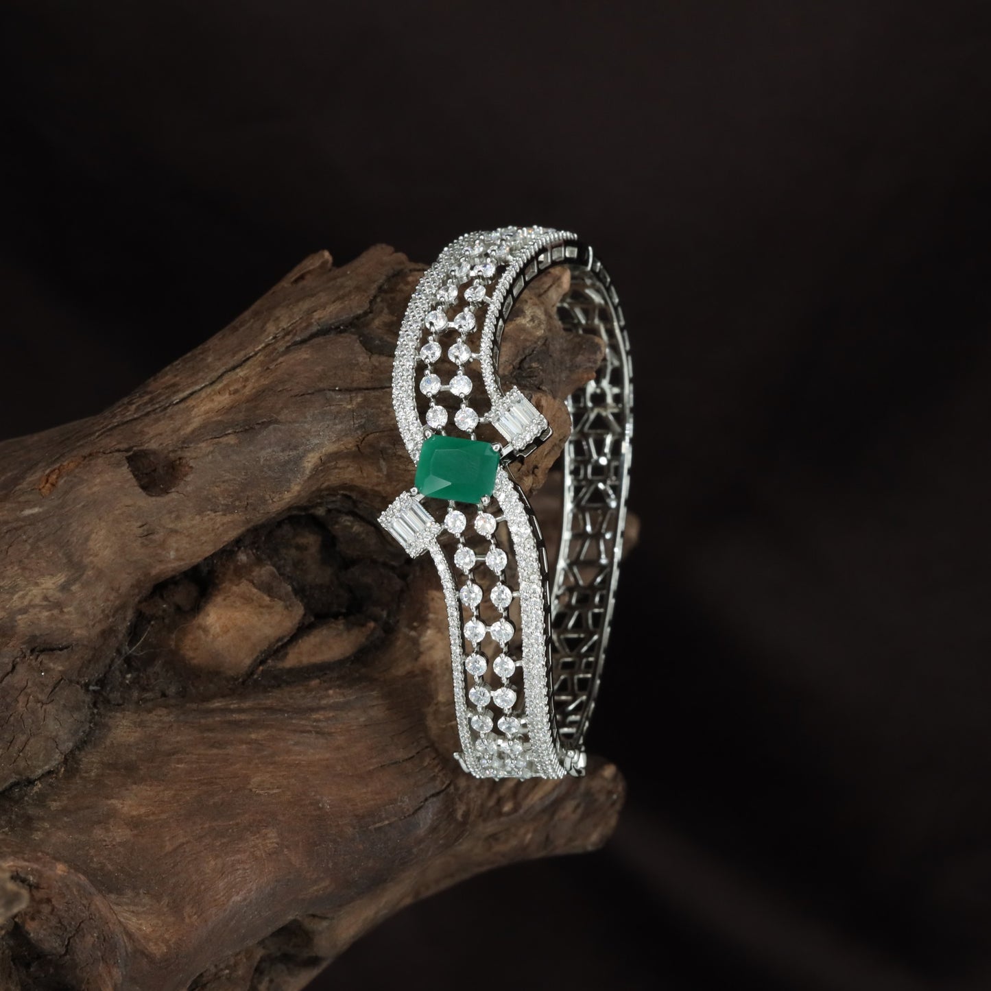 Ribbon Crest Kada with Raised Border Styling
