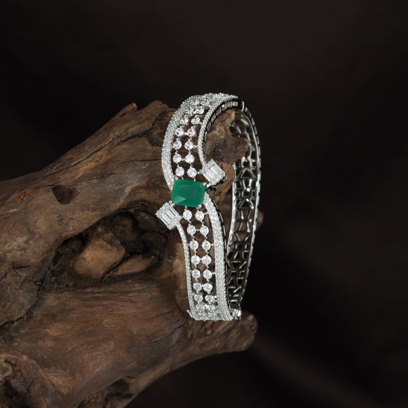 Ribbon Crest Kada with Raised Border Styling