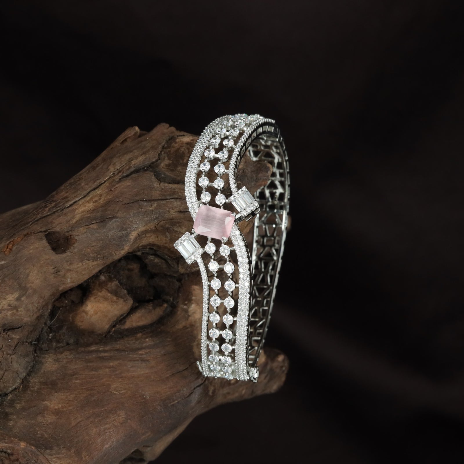 Ribbon Crest Kada with Raised Border Styling