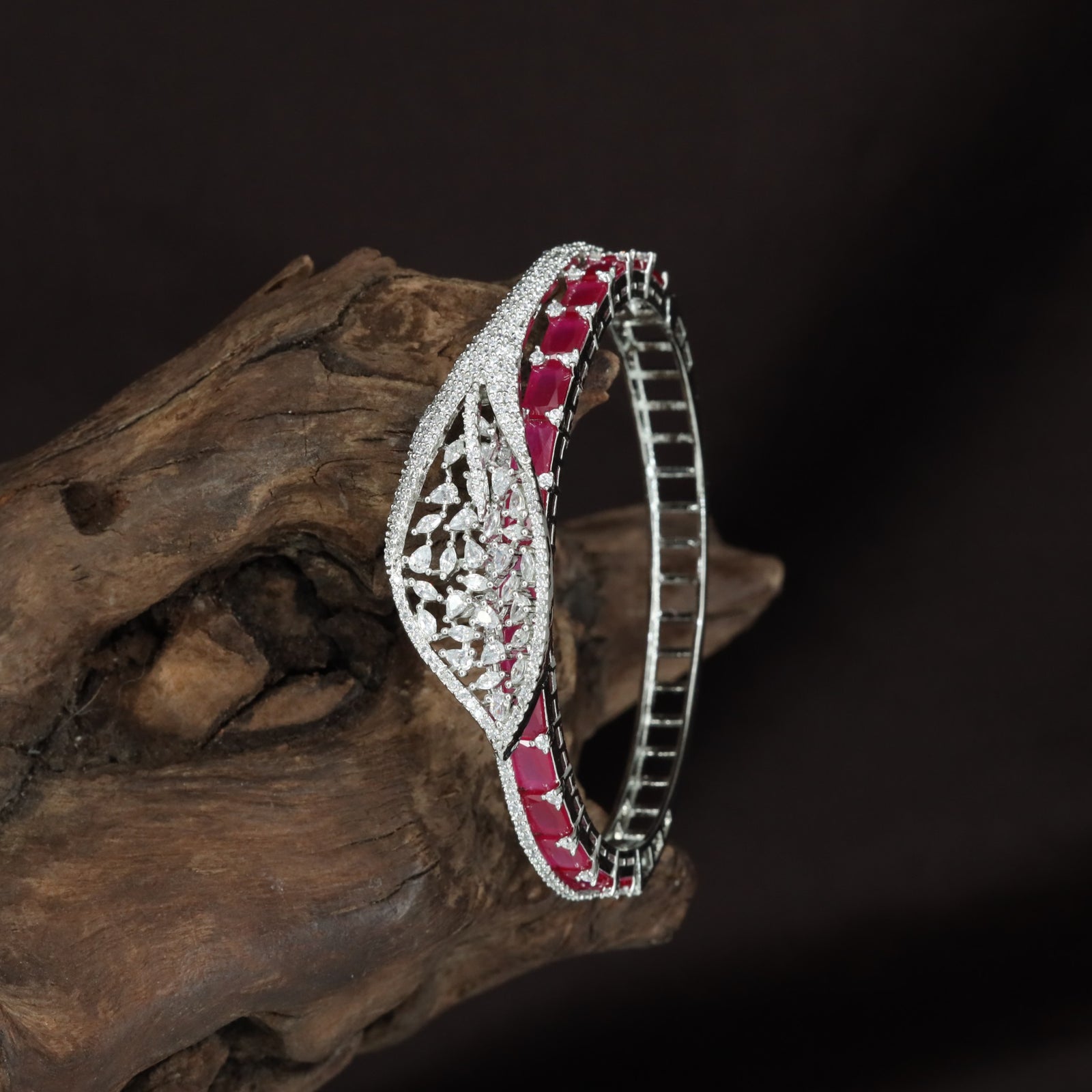 Chevron Vine Kada with Tapered Centre Detailing