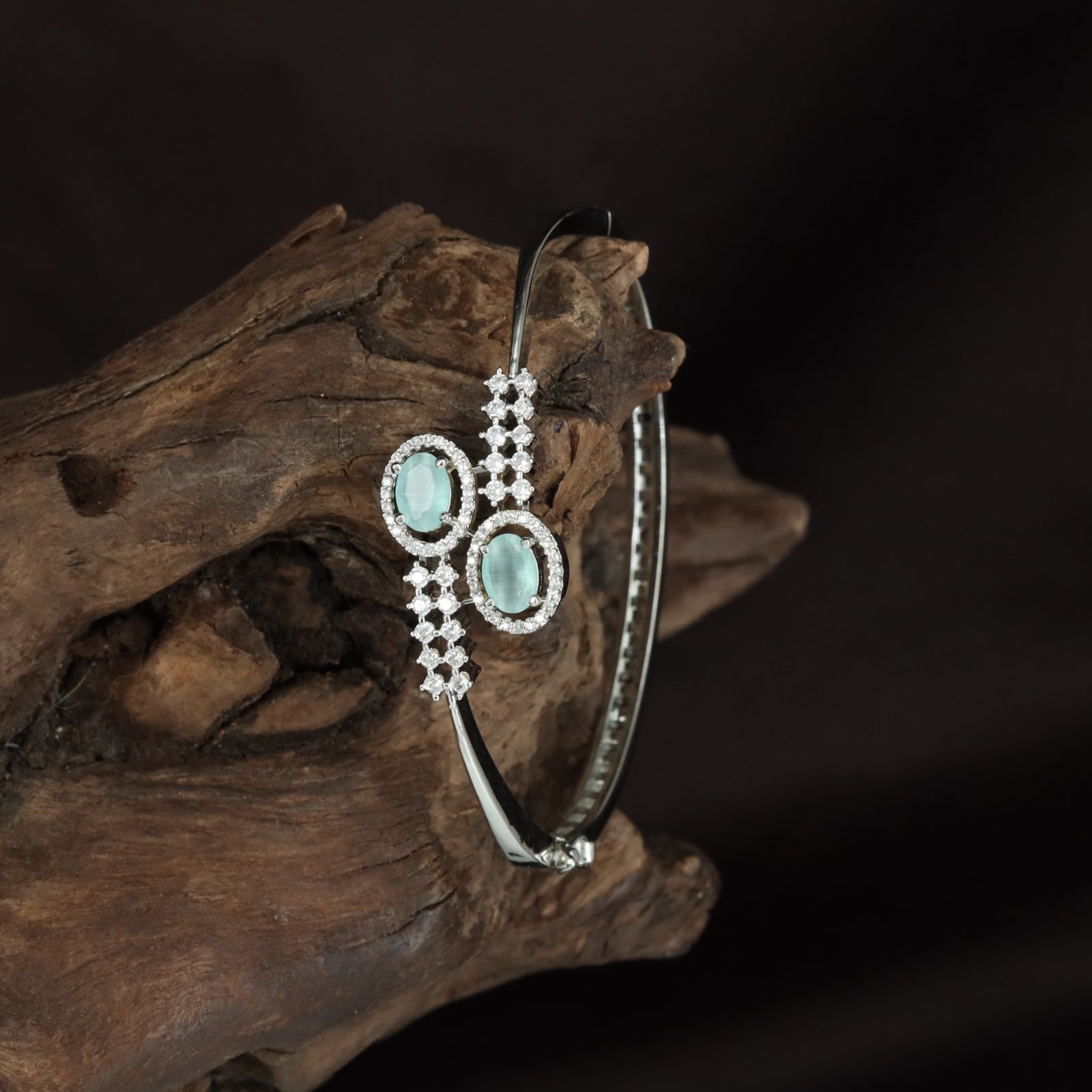 Inset Circle Kada with Raised Border Styling