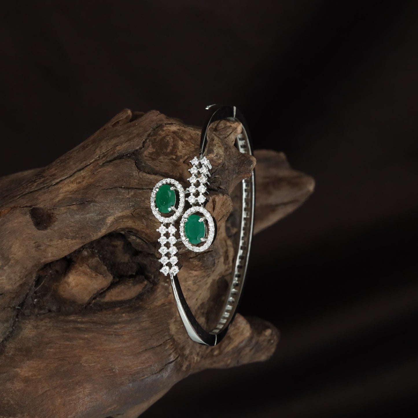 Inset Circle Kada with Raised Border Styling