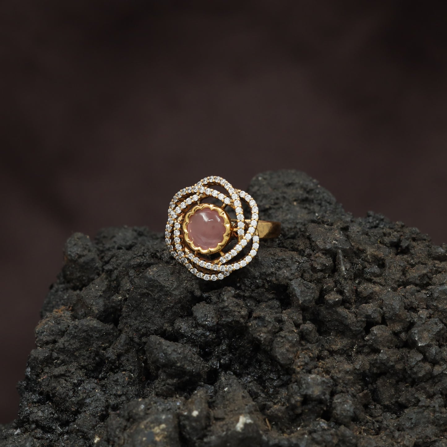 Regal Orbit Kundan Finger Ring With Layered Circular Halo Design