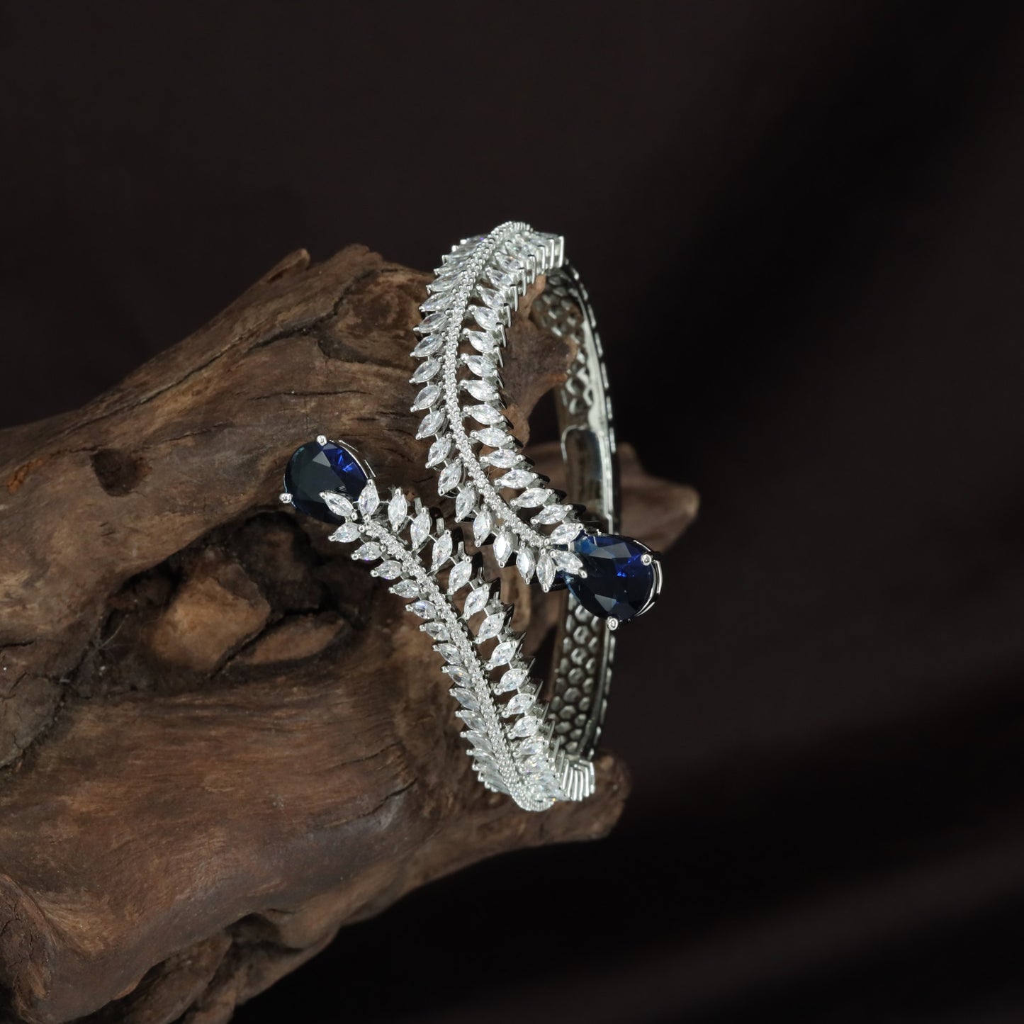 Feather Spine Kada with Tapered Side Detailing