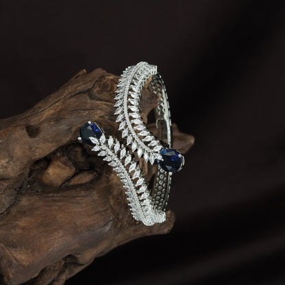 Feather Spine Kada with Tapered Side Detailing