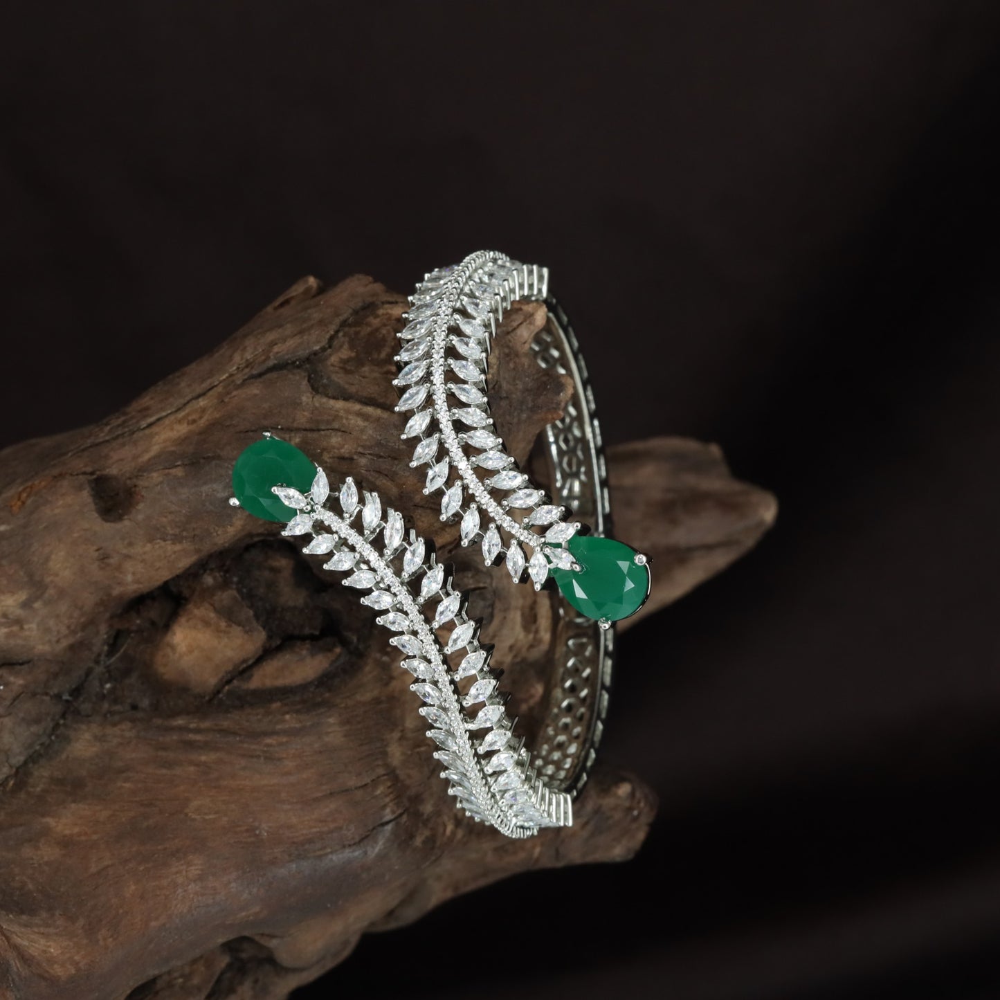 Feather Spine Kada with Tapered Side Detailing