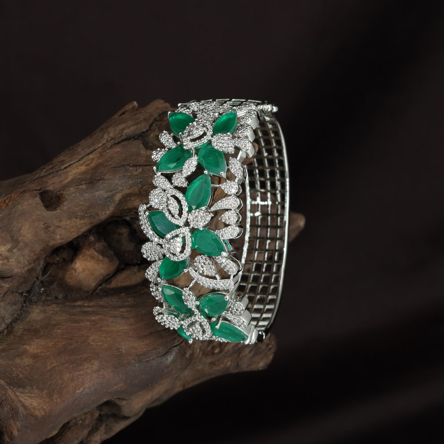 Branch Curve Kada with Repeating Floral Sections