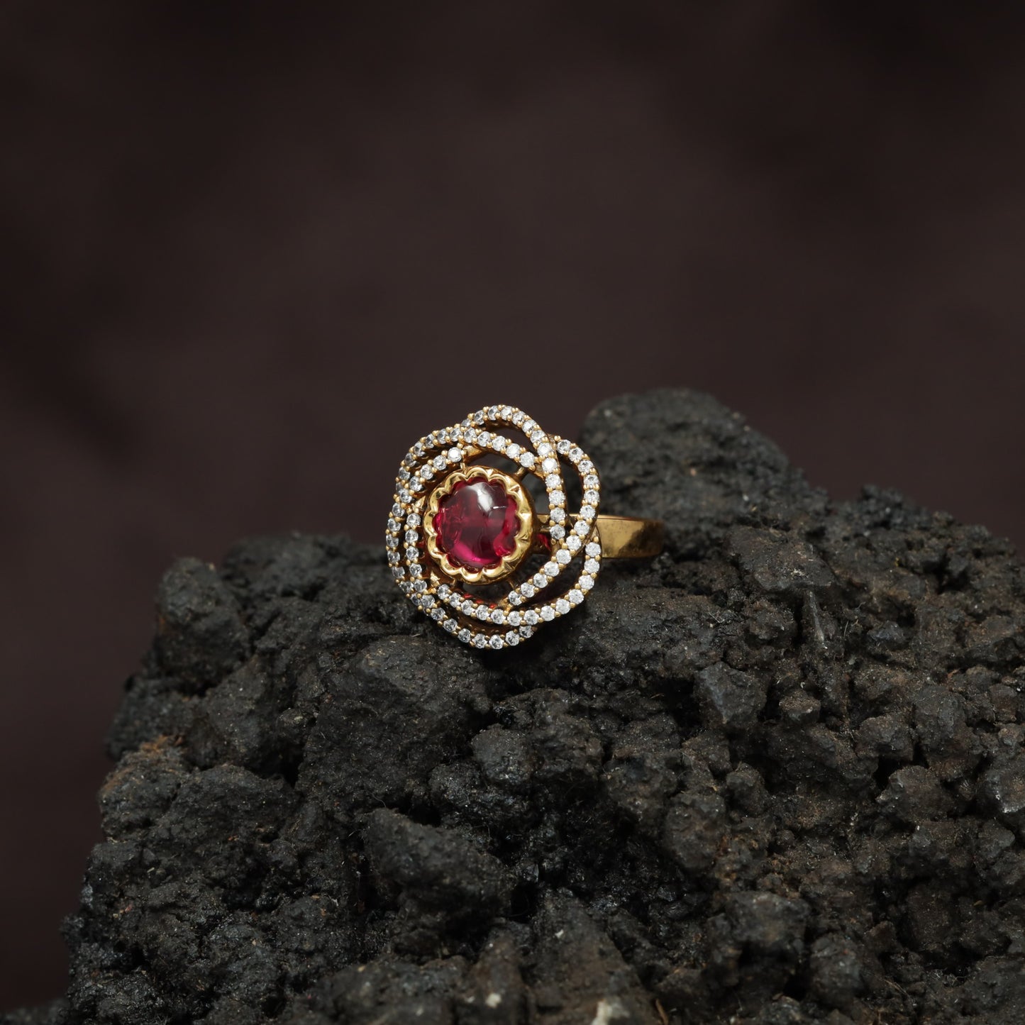 Regal Orbit Kundan Finger Ring With Layered Circular Halo Design