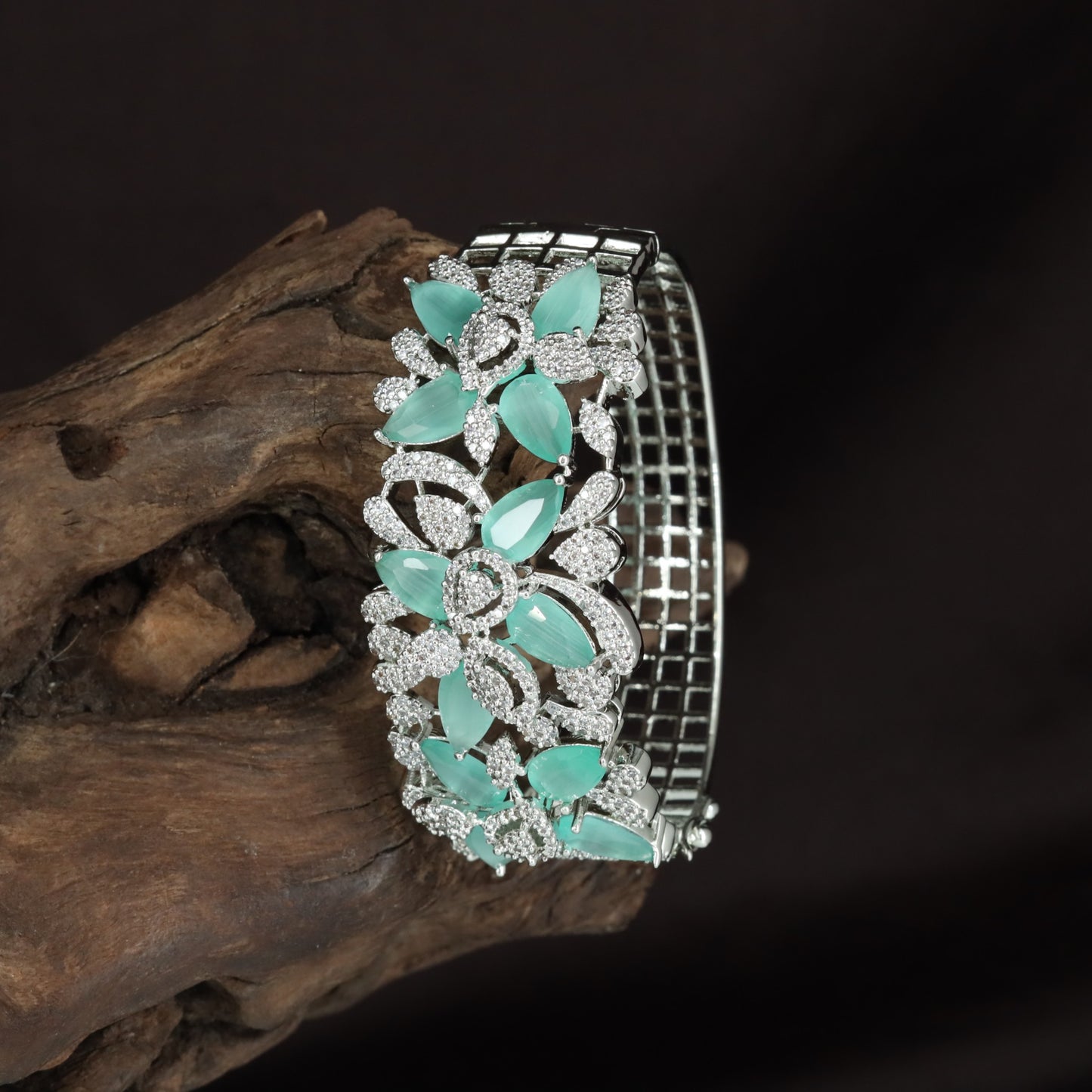 Branch Curve Kada with Repeating Floral Sections
