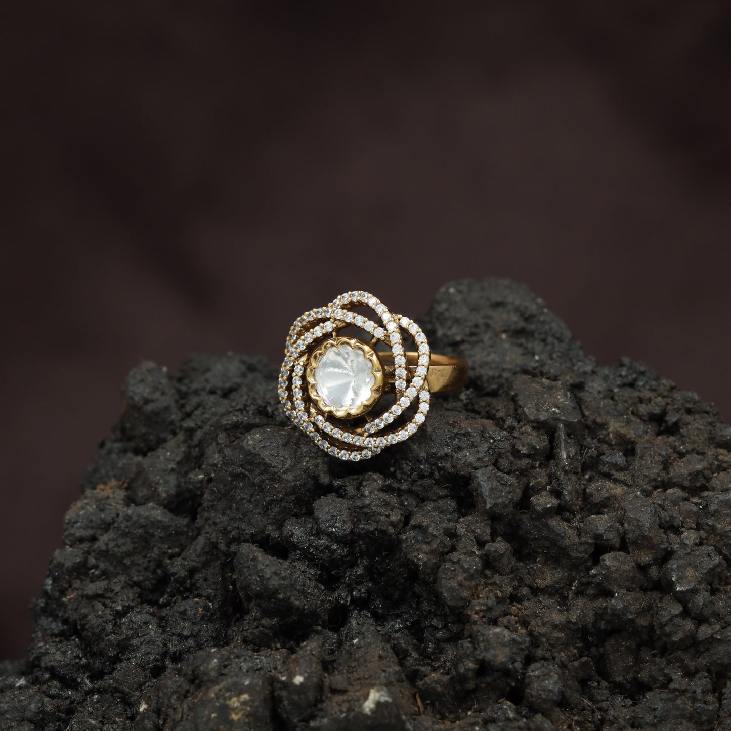 Regal Orbit Kundan Finger Ring With Layered Circular Halo Design