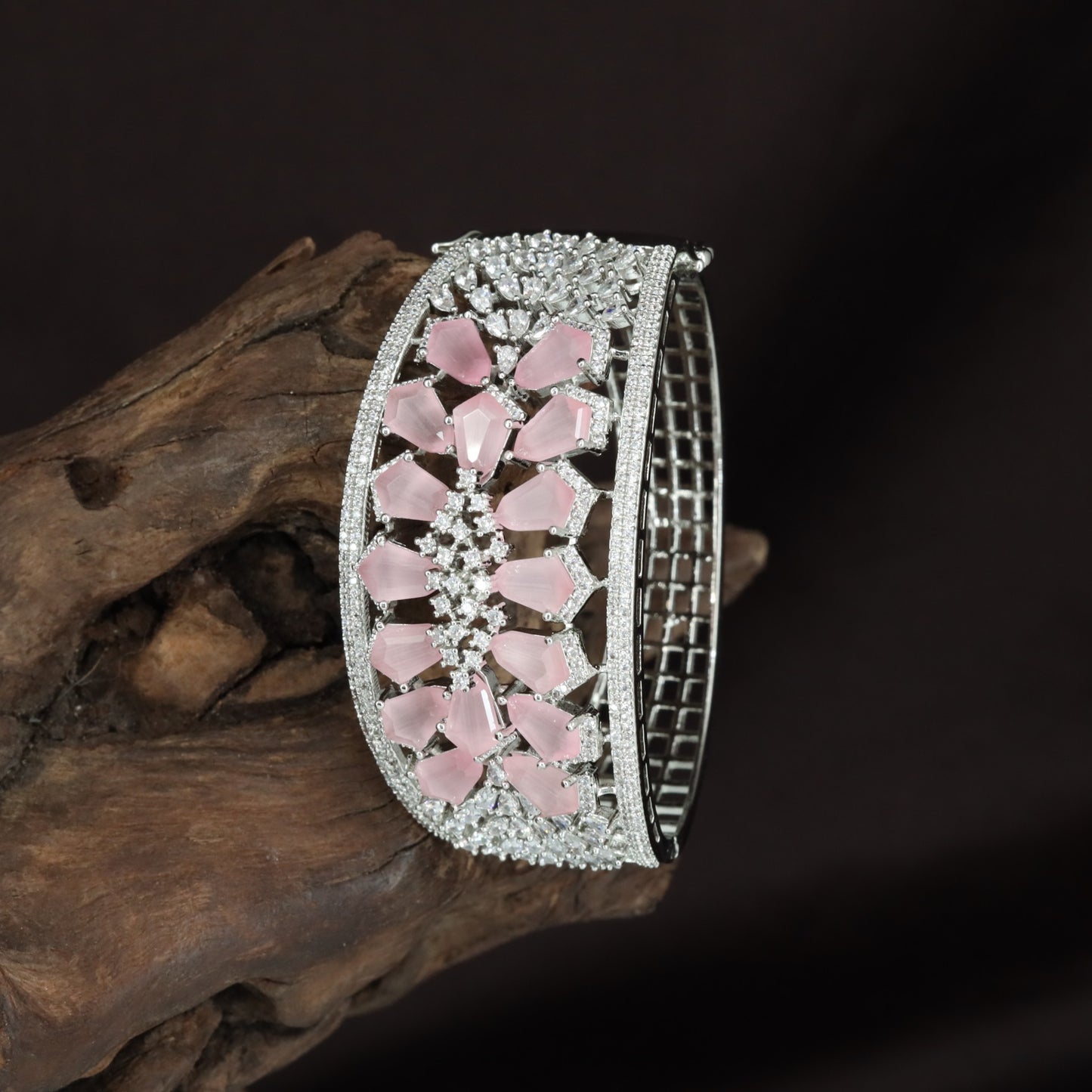 Pebbled Border Kada with Raised Panel Structure