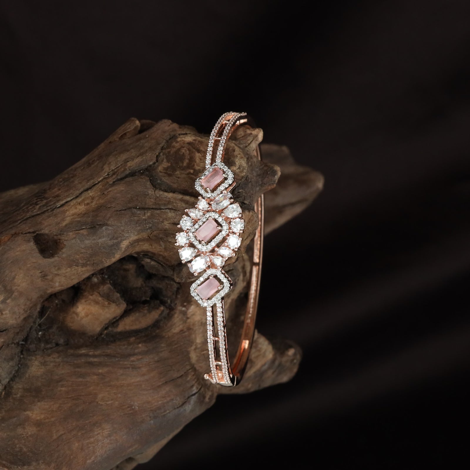 Trellis Link Kada with Stepped Frame Detailing