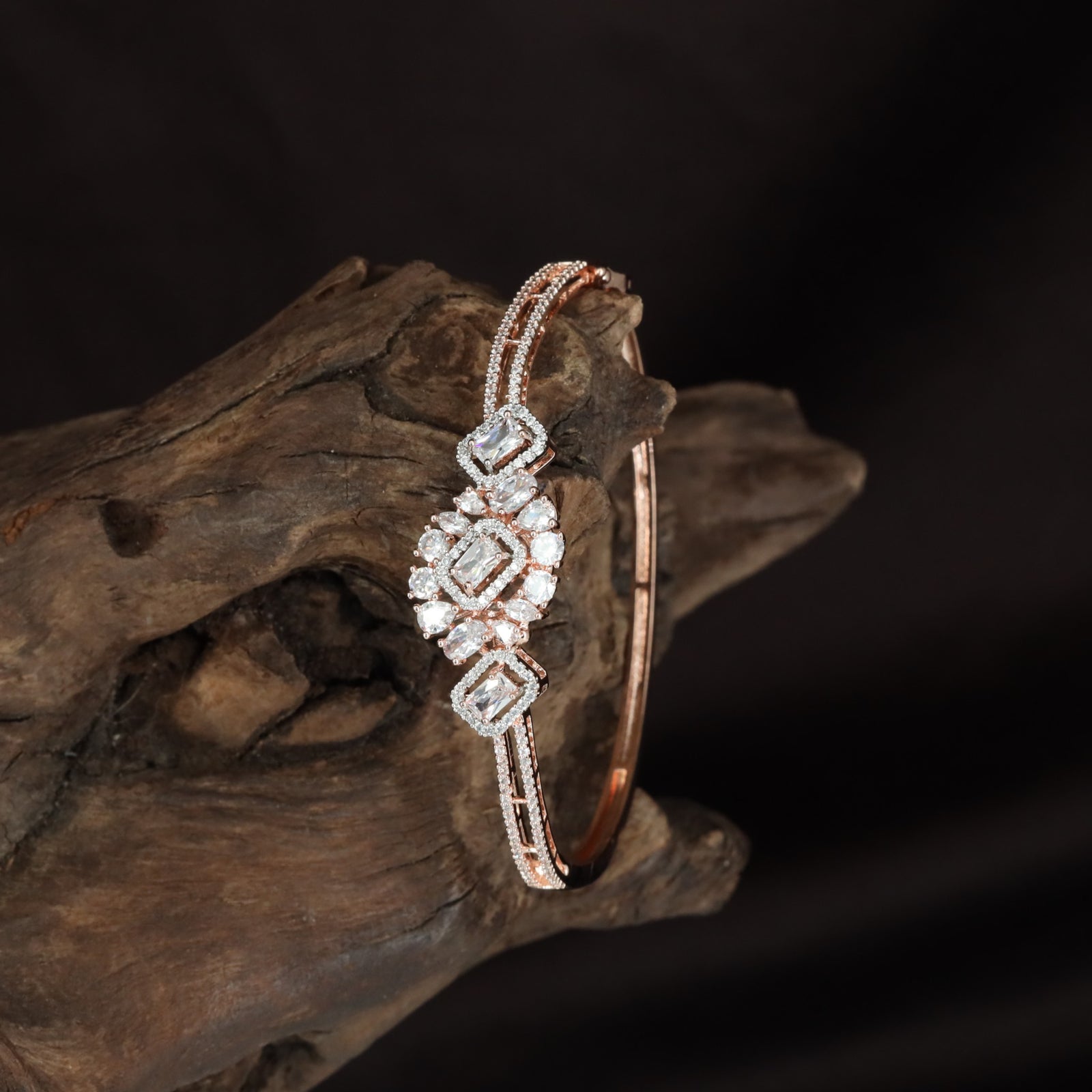 Trellis Link Kada with Stepped Frame Detailing