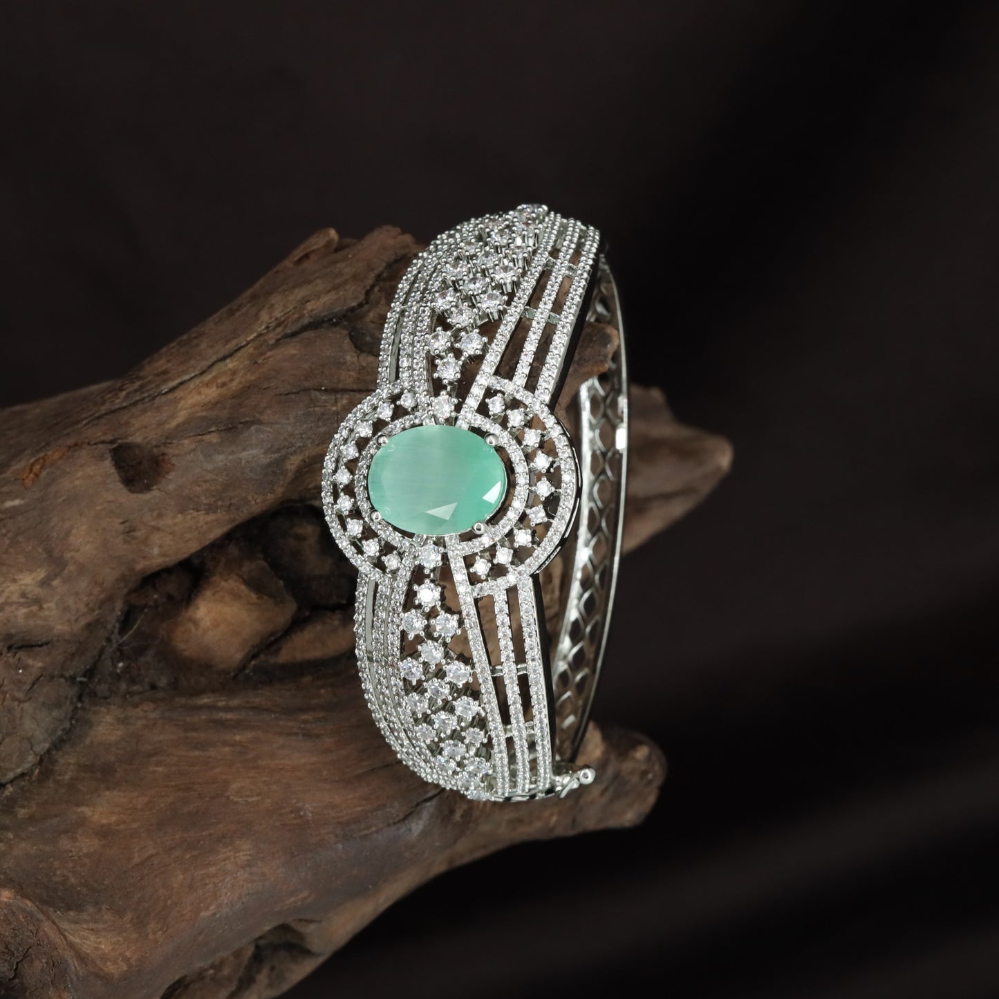 Oval Crest Kada with Parallel Band Detailing