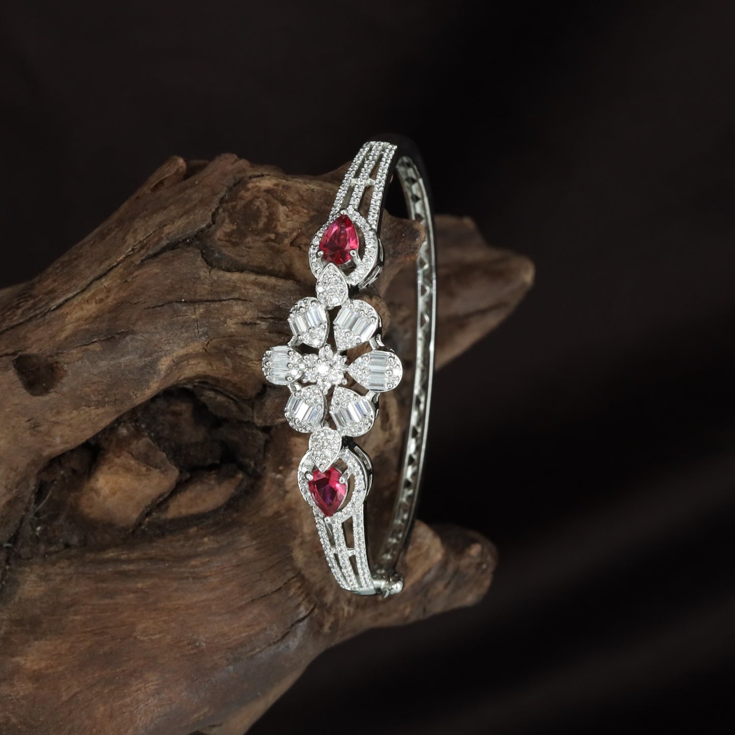 Pebbled Garland Kada with Balanced Side Detailing