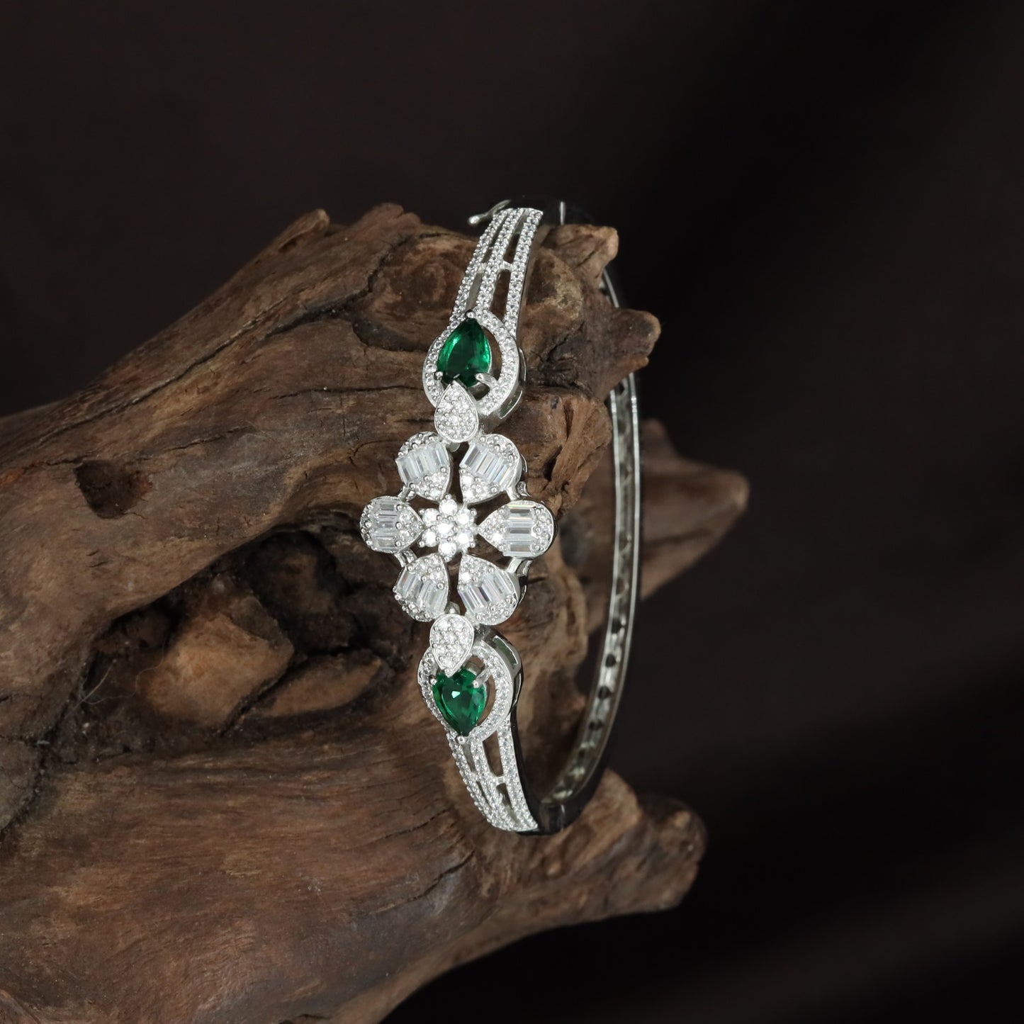 Pebbled Garland Kada with Balanced Side Detailing