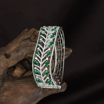 Leaftrail Vine Kada with Curved Feather Detailing