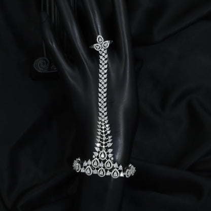 Auspicious Circular Medallion Panja with Triple Link Chain Design