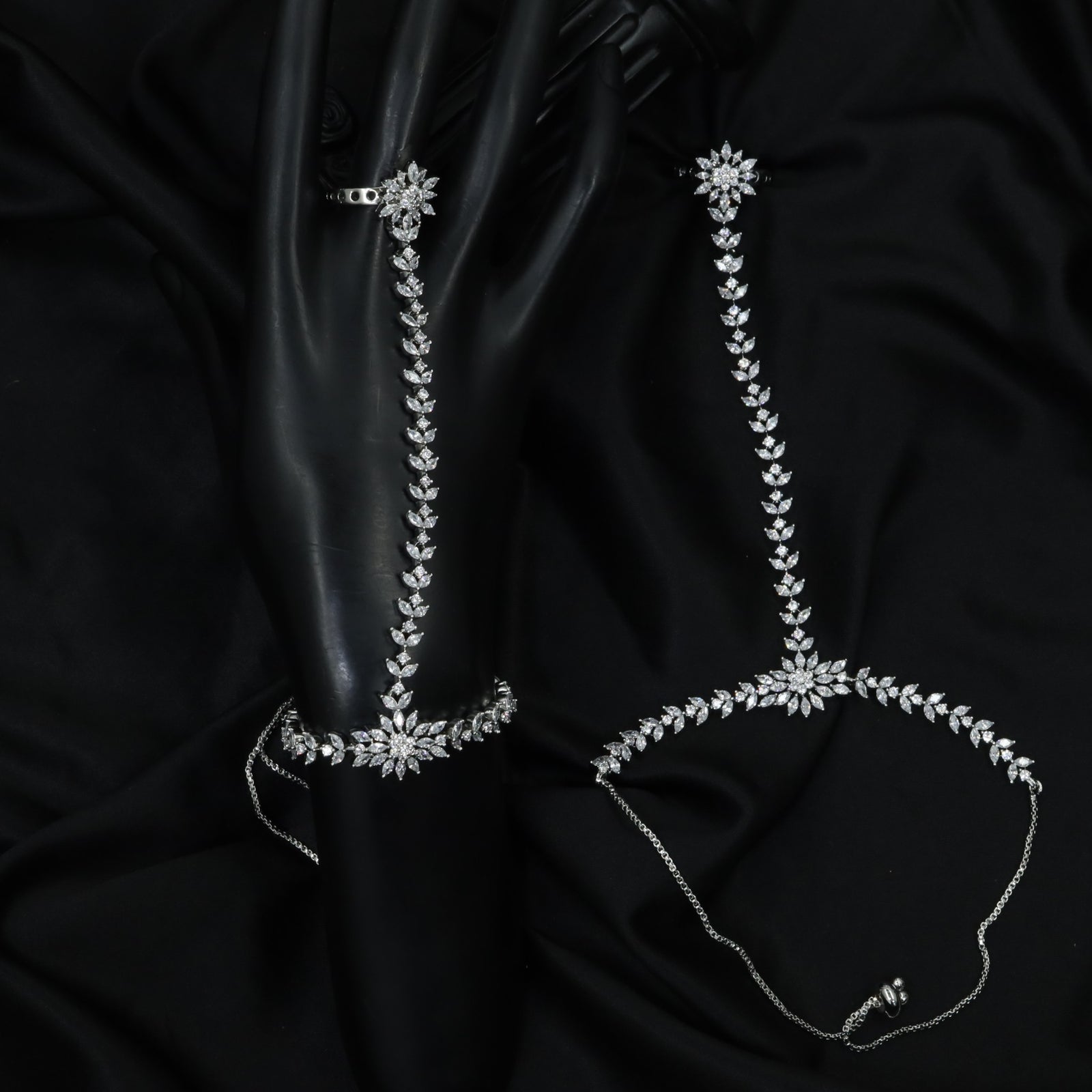 Heritage Leaf Link Panja with Floral Medallion Centrepiece