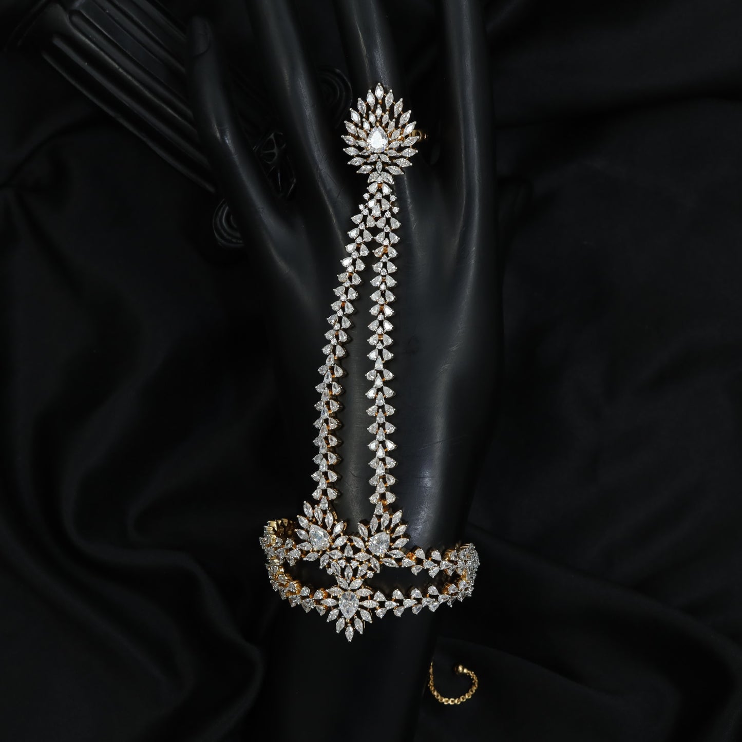 Exquisite Cascade Chain Panja with Floral Centre Arrangement