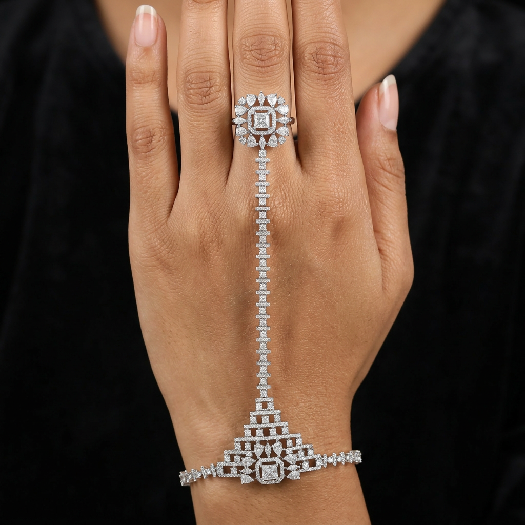 Heritage Linear Chain Panja with Geometric Centre Connector