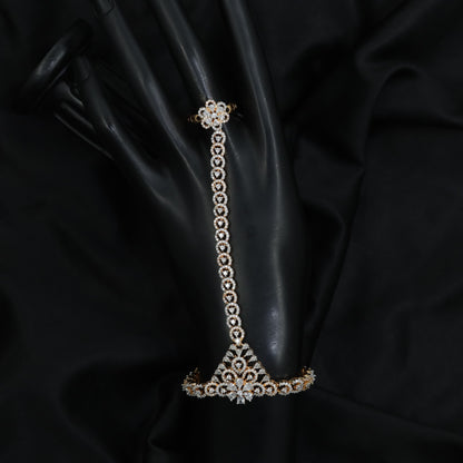 Distinctive Triangle Framework Panja with Decorative Wrist Border