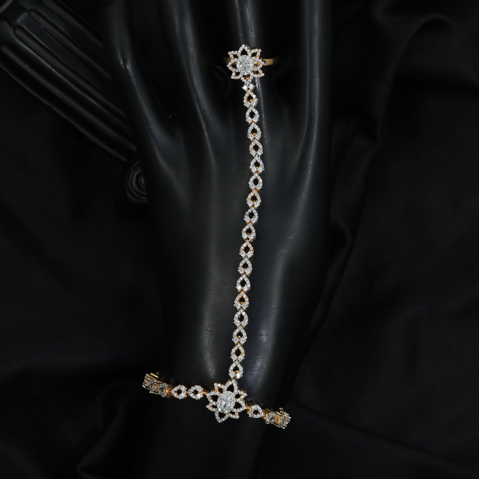Premium Round Link Panja with Floral Connector Framework