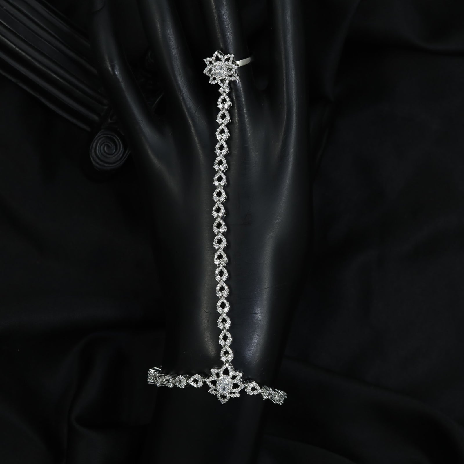 Premium Round Link Panja with Floral Connector Framework