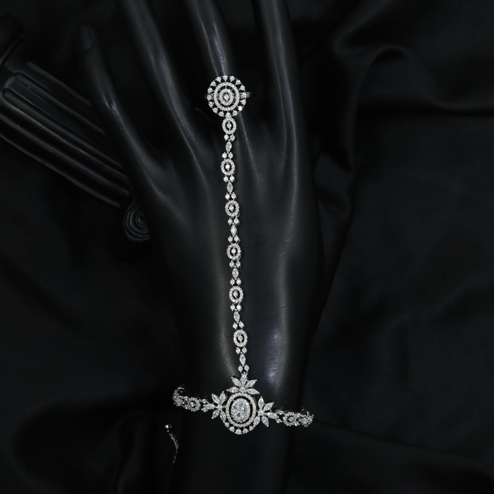 Modern Floral Link Panja with Structured Centre Alignment