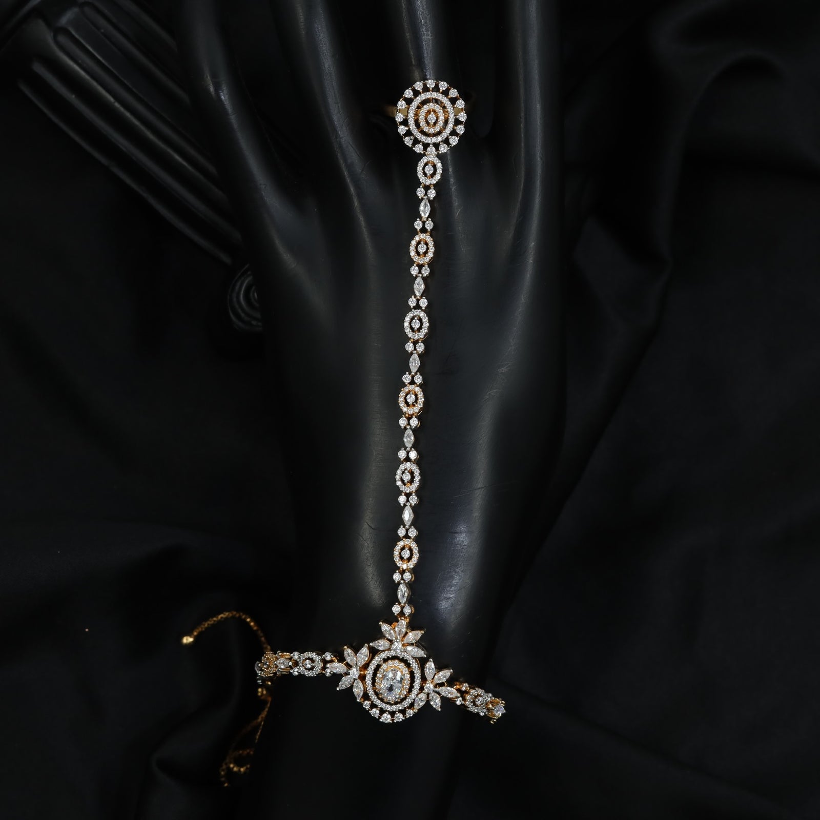 Modern Floral Link Panja with Structured Centre Alignment