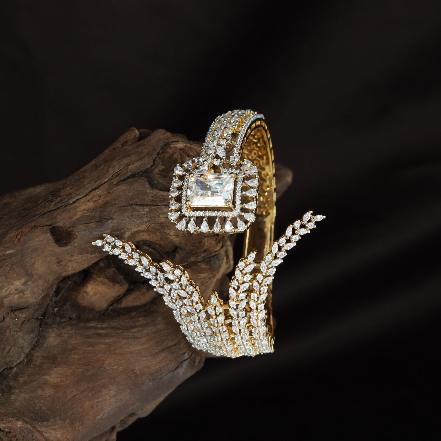 Feather Crest Kada with Square Crown Detailing