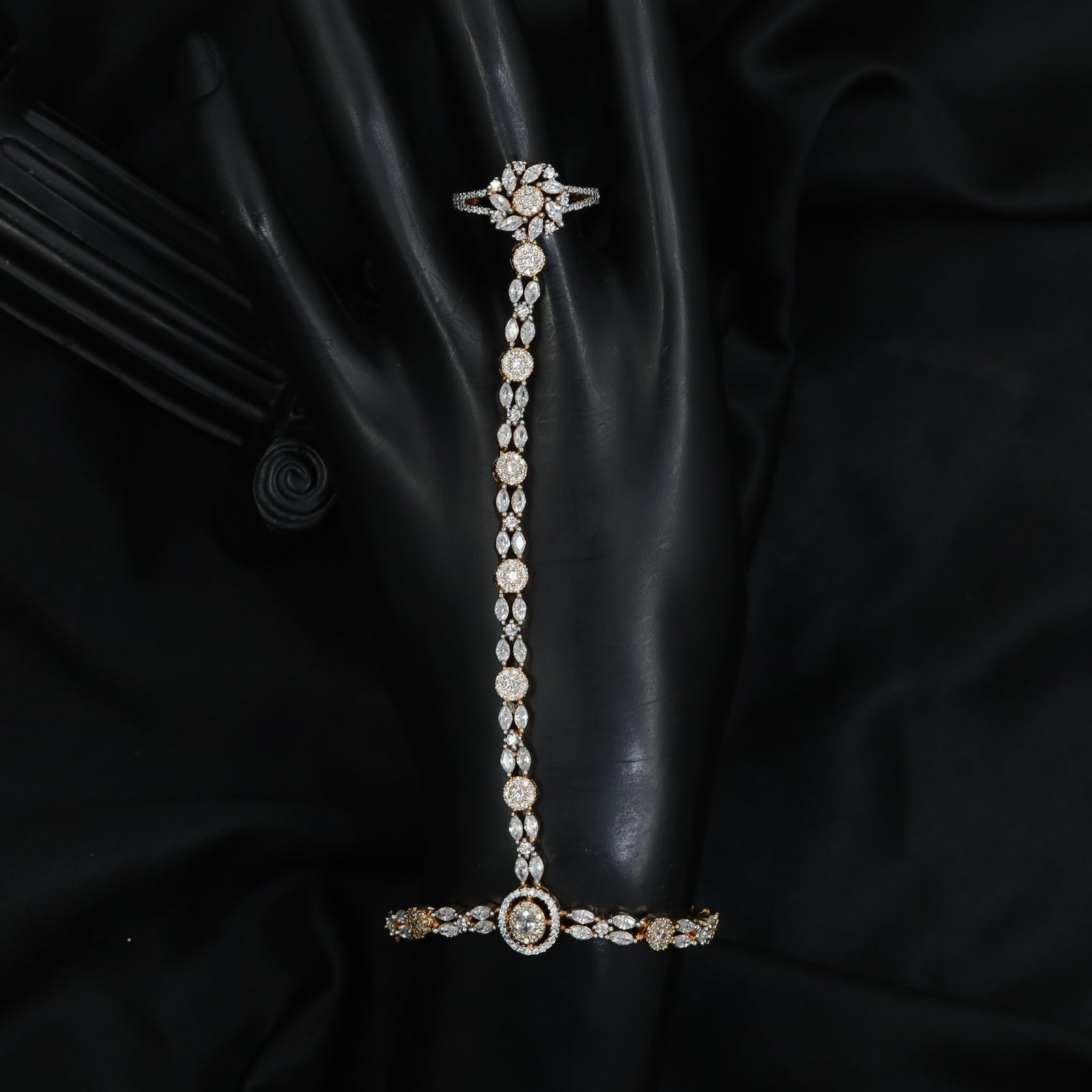 Luxury Floral Hand Panja with Delicate Chain Arrangement