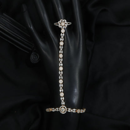 Luxury Floral Hand Panja with Delicate Chain Arrangement
