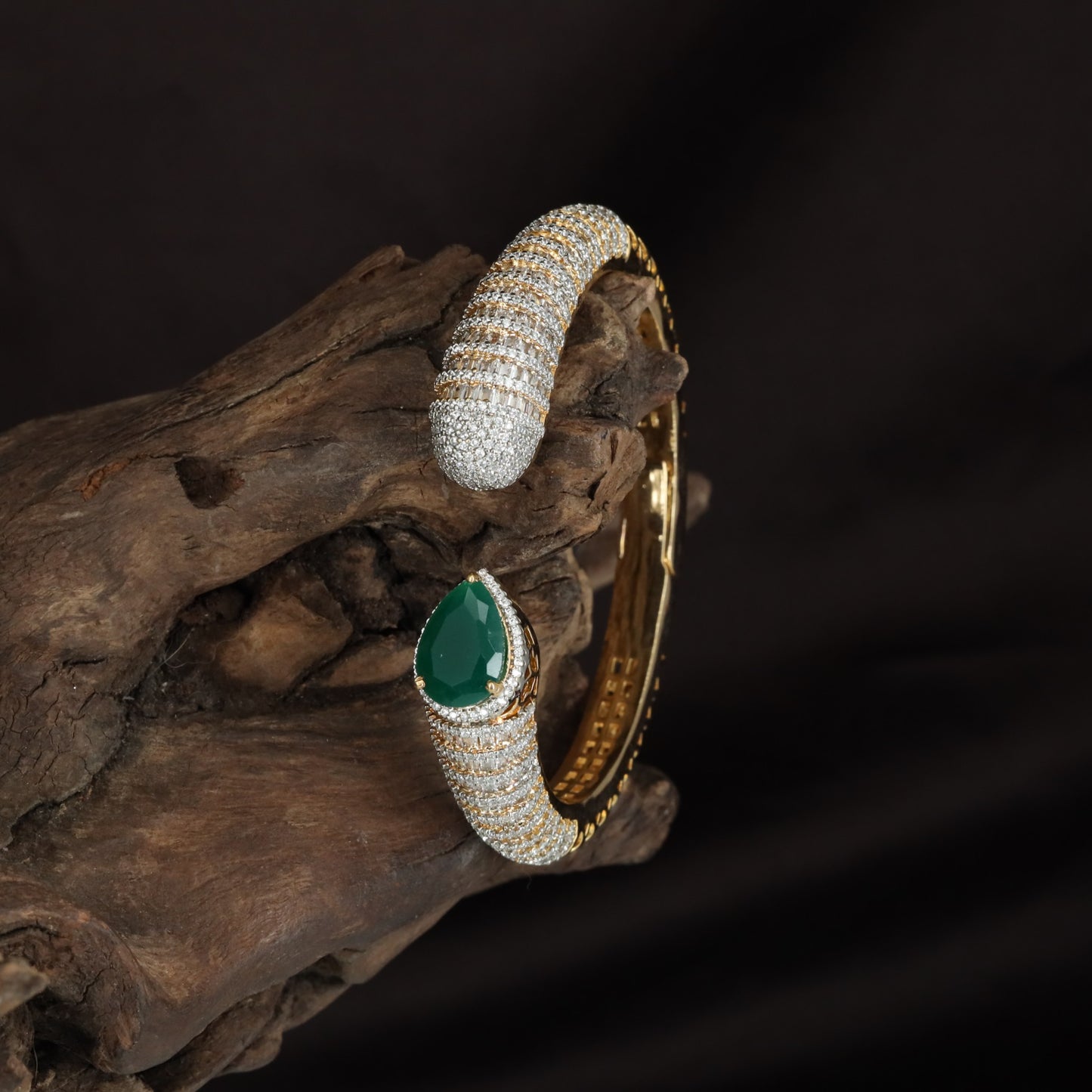 Bulged Frame Kada with Structured Open Formation