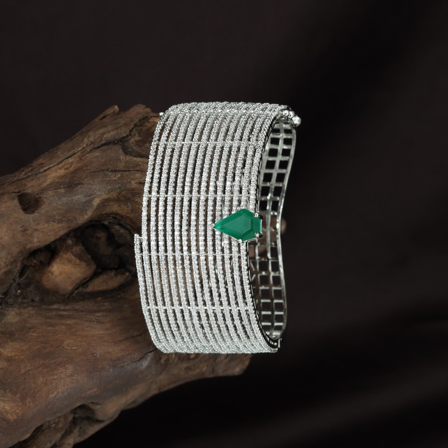 Crosswoven Crest Kada with Raised Border Styling