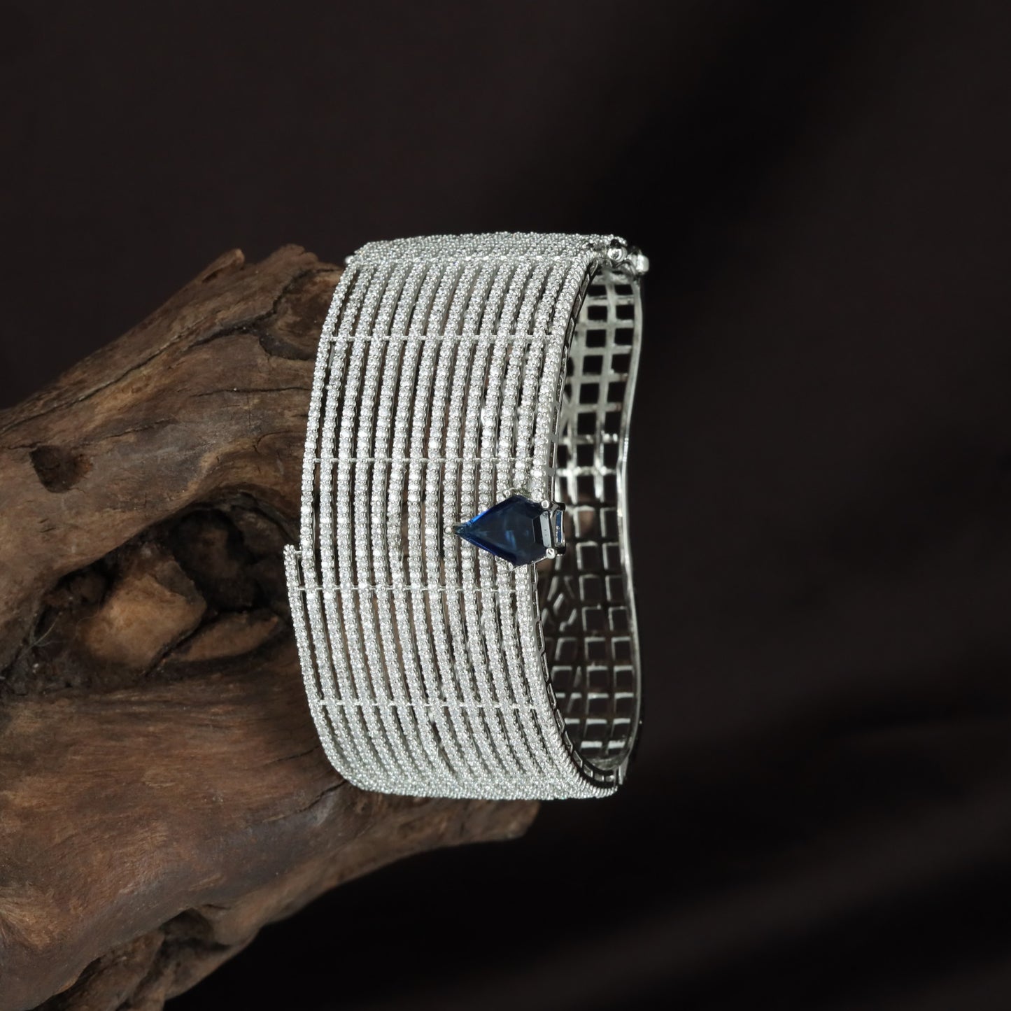 Crosswoven Crest Kada with Raised Border Styling